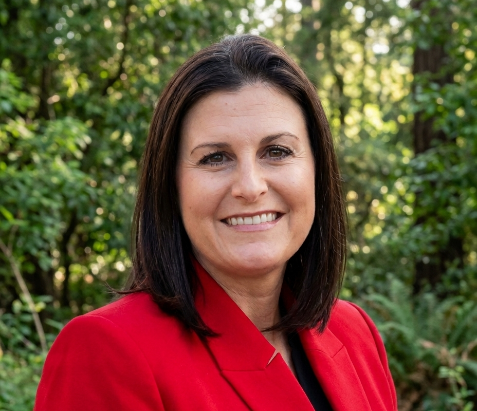 Headshot photo Deborah Sarkesian